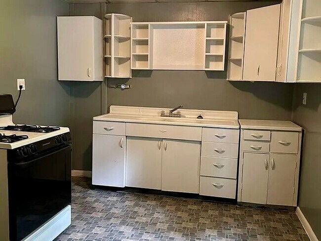 Building Photo - 25 N Washington St