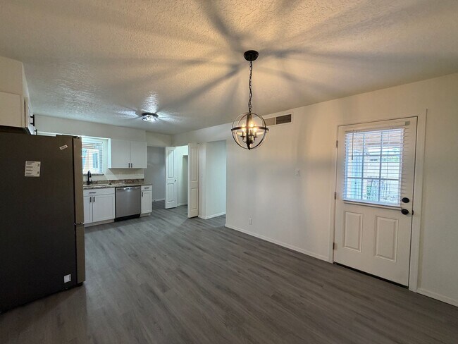 Building Photo - 3 Bedroom Single Story Home Available Near Unser Blvd NW & Paradise Blvd NW!