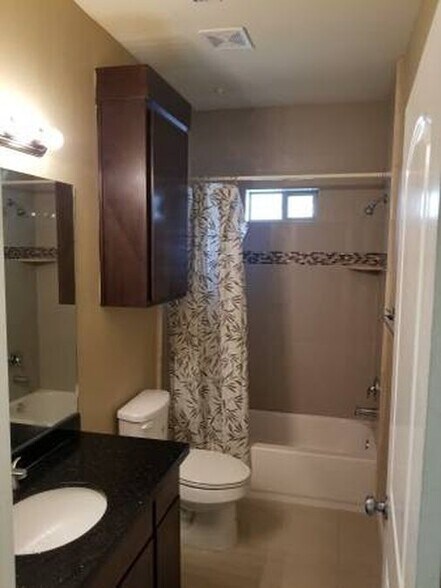 Shared Bath - 1428 Leann Rimes Rd
