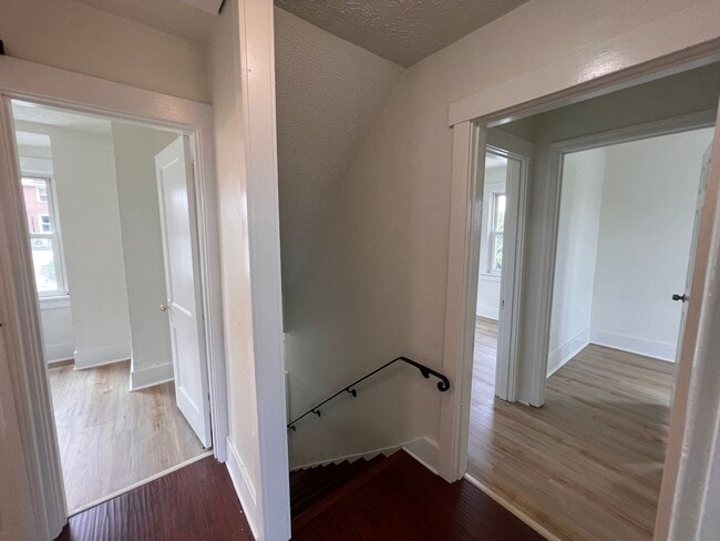 Building Photo - Pittsburgh - 4 Bedroom 2 Bathroom - Recent...