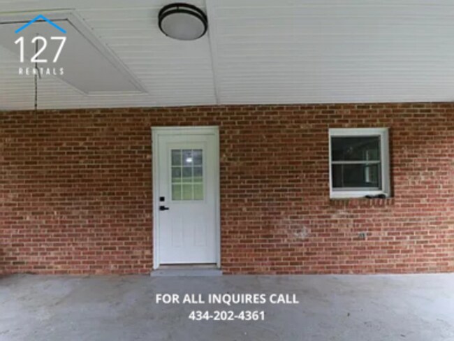 Building Photo - Beautifully Renovated 3 Bedroom Home in Pr...