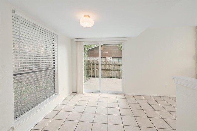 Building Photo - 6519 Hart Ln