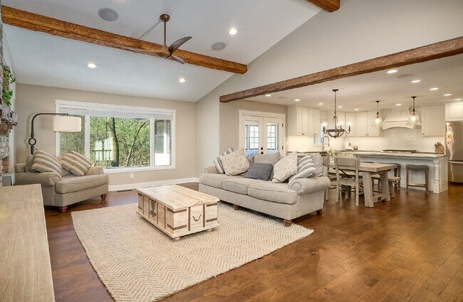 Building Photo - 1832 Essex Rd