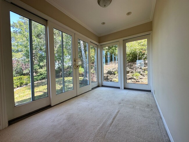 Building Photo - Fabulous LAH home, close town location, sp...