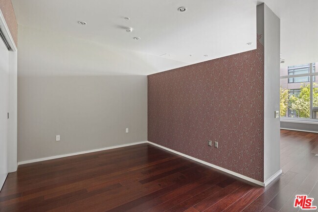 Building Photo - 1155 S Grand Ave