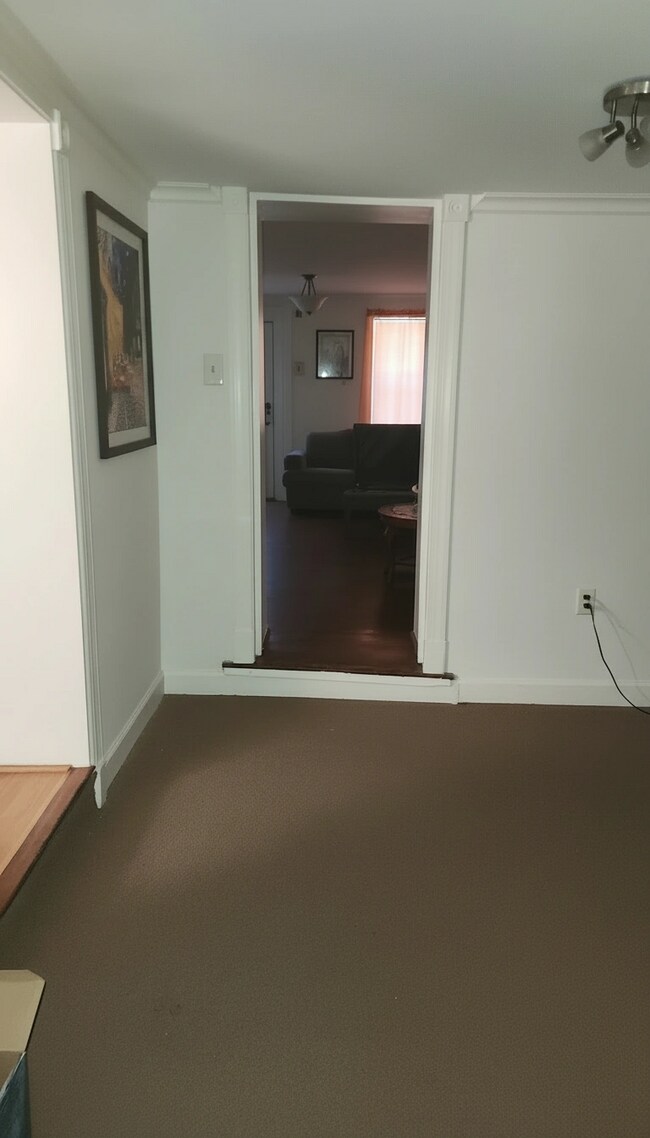 Building Photo - 236 E Main St