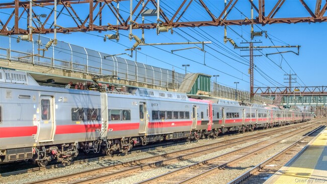 Building Photo - 14 N Chatsworth Ave