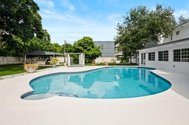 Building Photo - 13000 Old Cutler Rd