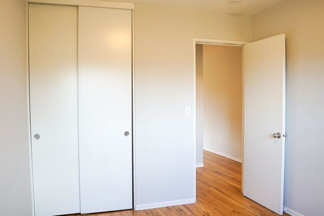 Building Photo - Mid-Century 2bdr Near Willamette Park & OH...