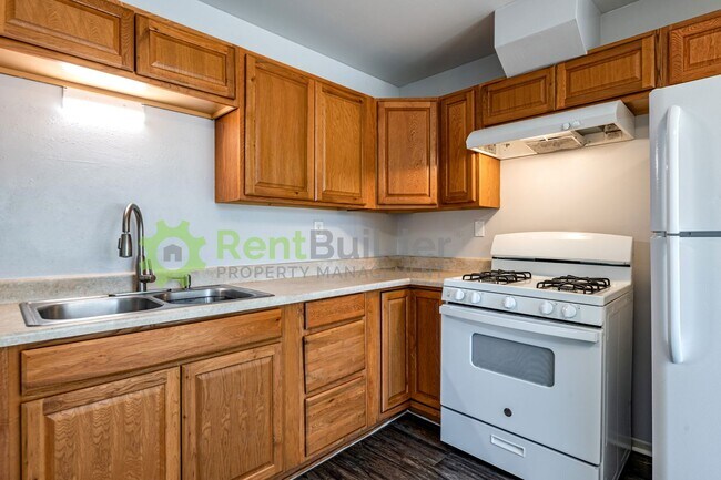 Building Photo - 8505 Roma Ave NE