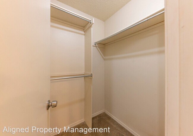 Building Photo - 4 br, 2 bath House - 1715 Calgary Trail