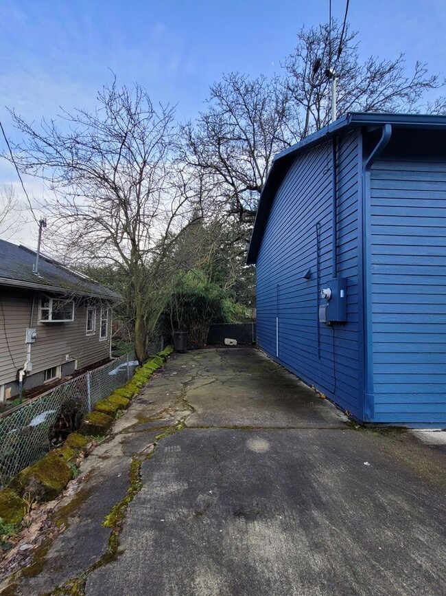 Building Photo - 7008 NE Rodney Ct