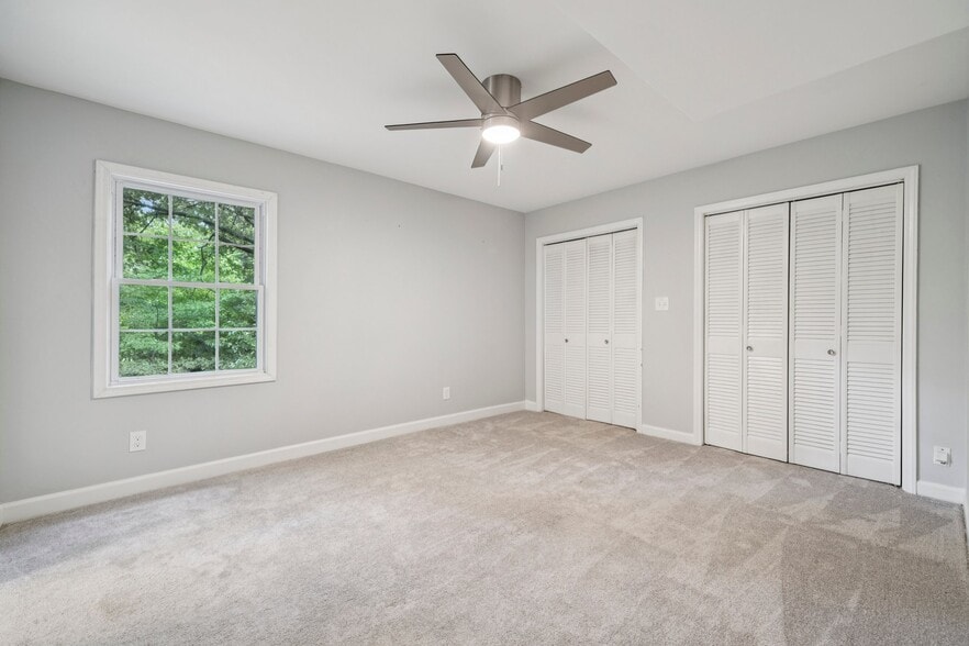 Building Photo - 8323 Cliffside Dr