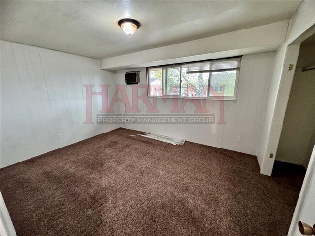 Building Photo - 1083 N 150 W