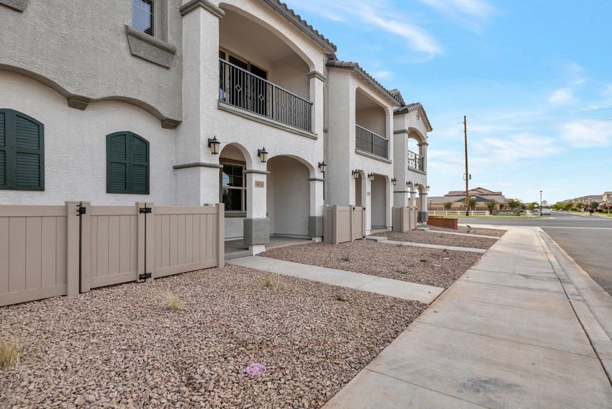Building Photo - 4063 E Pinto Dr