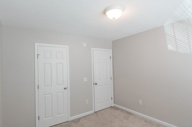 Building Photo - Coming Available