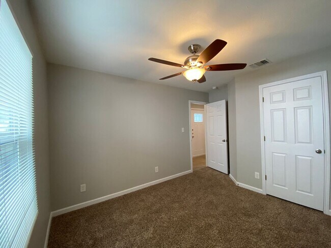 Building Photo - Meadow Brook