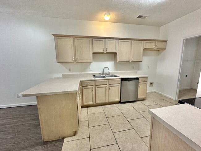 Building Photo - 3972 Gavick Dr