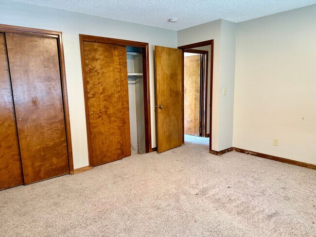 Building Photo - 1624 Azalea Dr