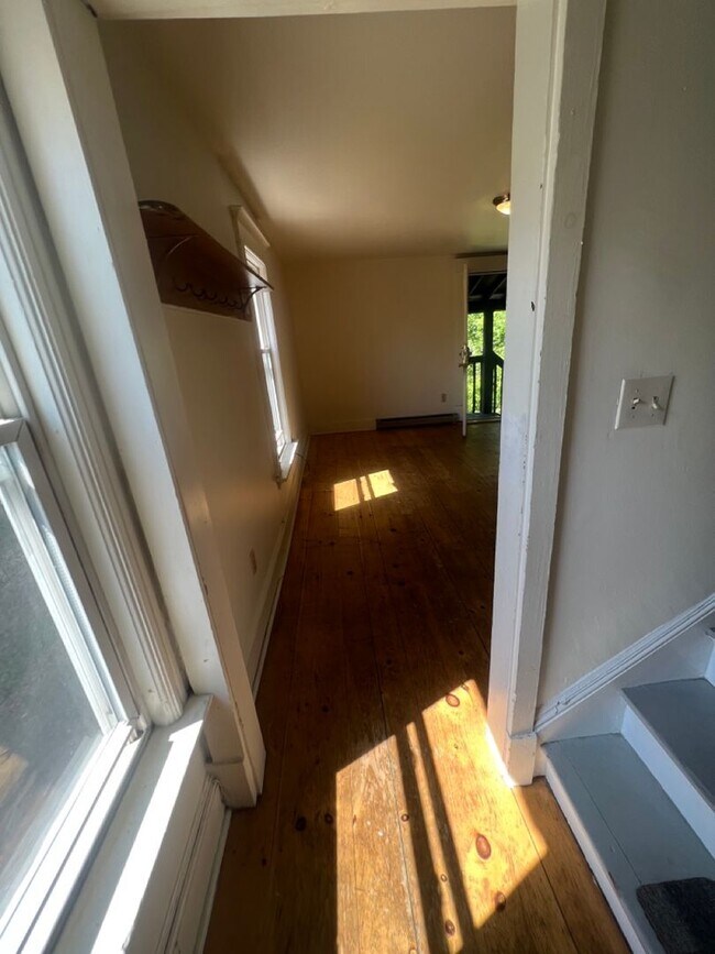 Building Photo - 52 Hickok Pl
