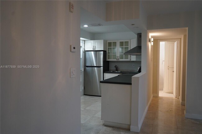 Building Photo - 2999 Point E Dr