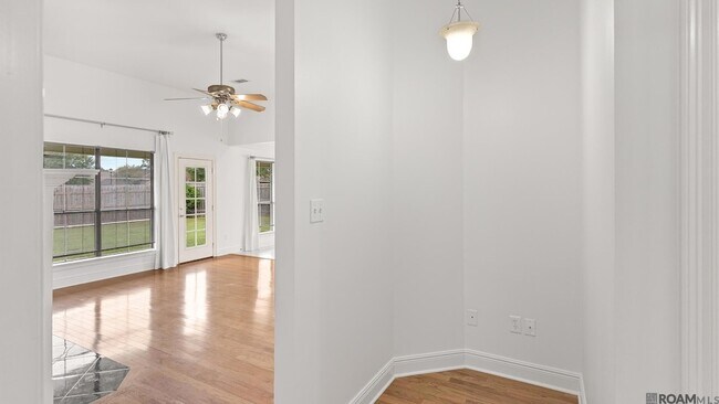 Building Photo - 12237 Spring Valley Dr