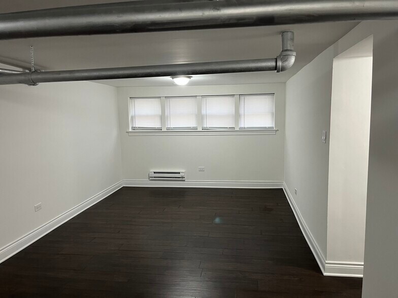 Building Photo - 5487 S Drexel Ave