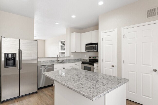 Building Photo - 2284 St Paul Dr