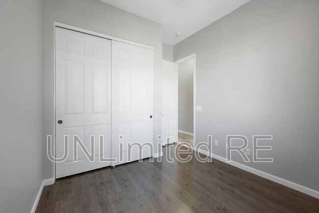 Building Photo - 4795 Edgemont Rd