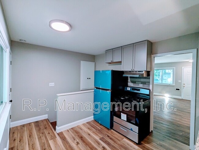 Building Photo - 2502 Talmage Ave SE