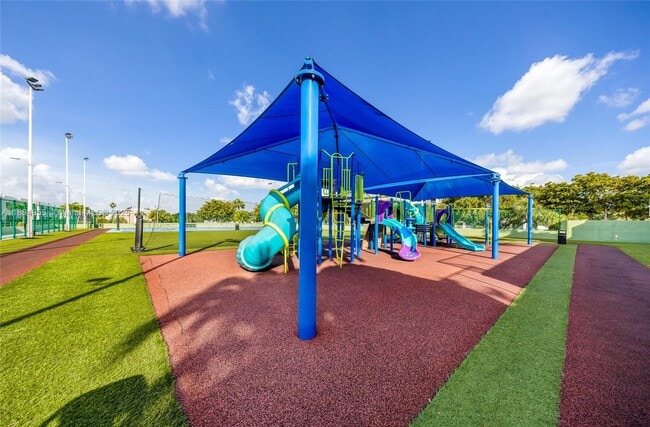 Building Photo - 1800 NE 114th St