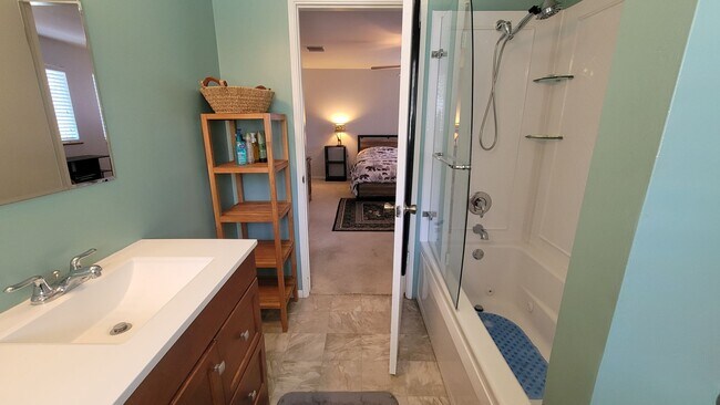 Building Photo - Spacious 4 Bed | 3 Bath Mountain Retreat i...