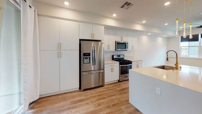 Building Photo - Delightful 3/2.5 condo in Rancho Cucamonga...