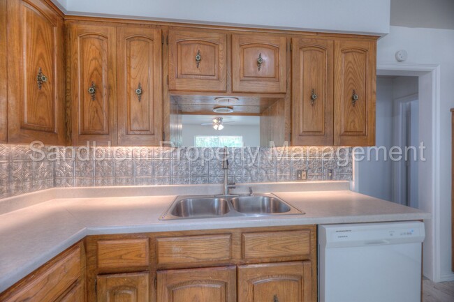 Building Photo - For Lease | South Tulsa Duplex | $1400 Rent
