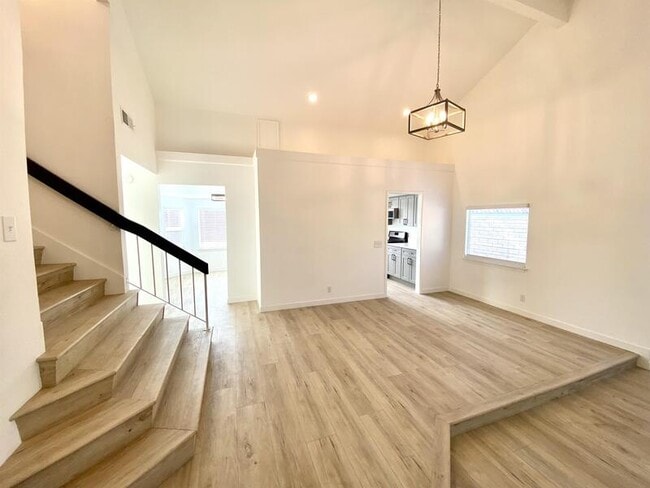 Building Photo - 1847 Lotus Ct