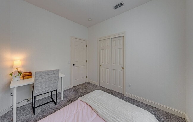 Building Photo - Cozy 3-Bed Sanctuary with 2 Full Baths in Sacramento’s Serene Prairie Dunes