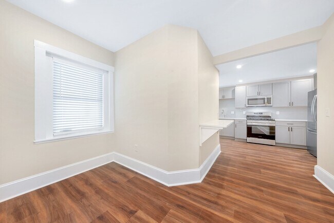 Building Photo - 107 School St