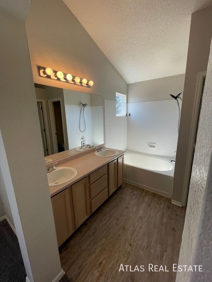 Building Photo - 5045 Sweetgrass Ln