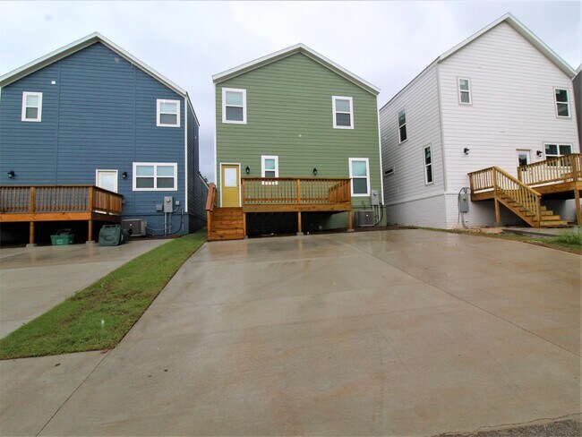 Building Photo - 2043 S Florida Way