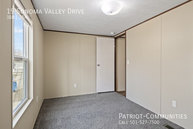 Building Photo - 19 Sonoma Dr