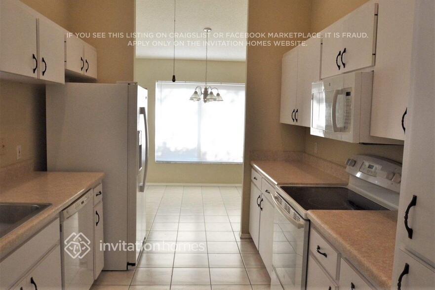 Building Photo - 433 Lake of the Woods Dr