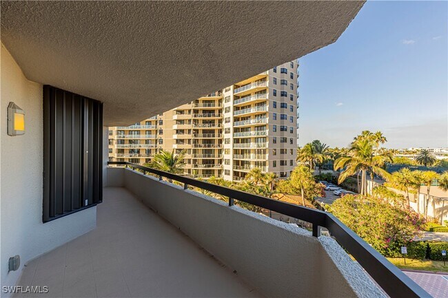 Building Photo - 220 S Collier Blvd