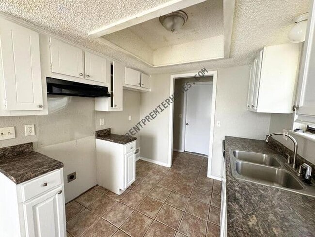 Building Photo - 1404 S Gemini Rd