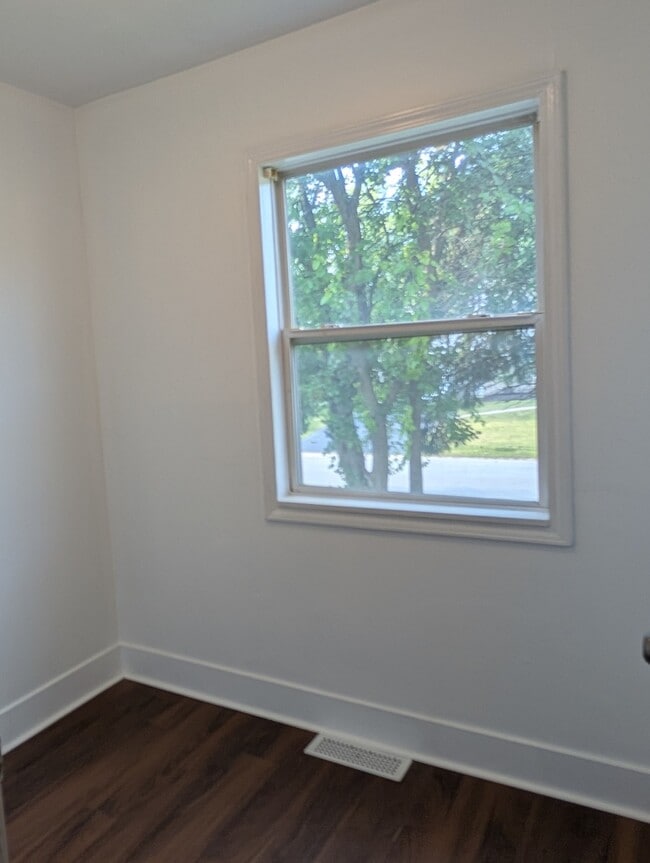Building Photo - 254 Thornhurst Rd