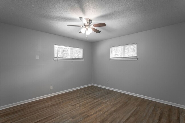 Building Photo - 3339 Pinewood Ave