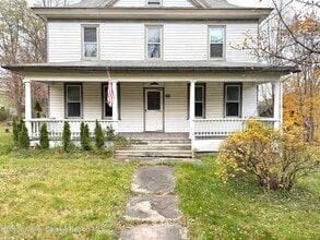 Building Photo - 5 Clum Hill Rd