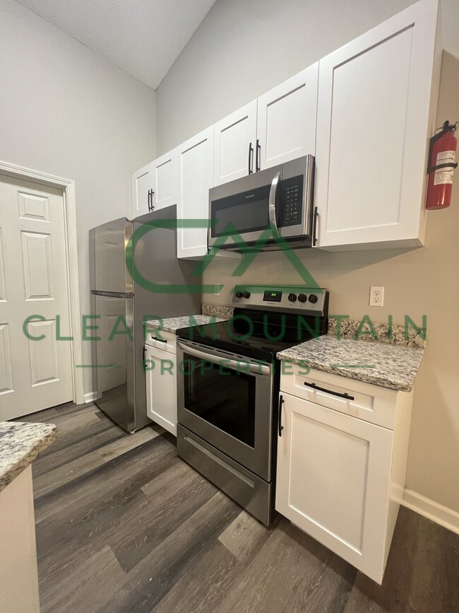 Building Photo - WINTER IS COMING - REDUCED RENT $1700