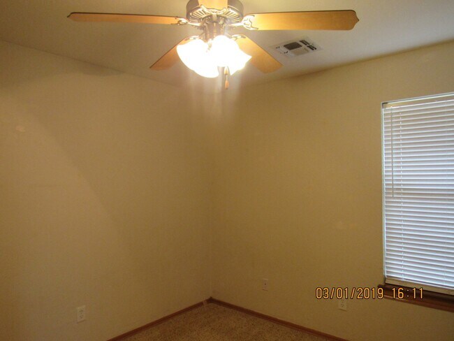 Building Photo - PET FRIENDLY WITH OWNER APPROVAL!!
