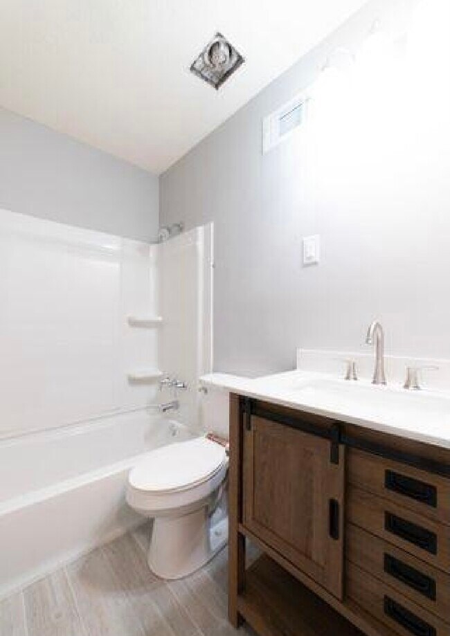 Full Bathroom - 1728 Forrest Dr