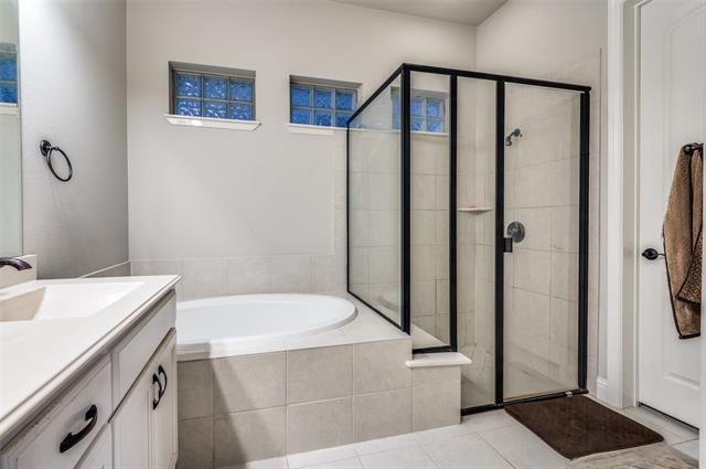 Building Photo - 630 Bridge St